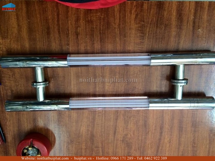 Tay nắm cửa kính