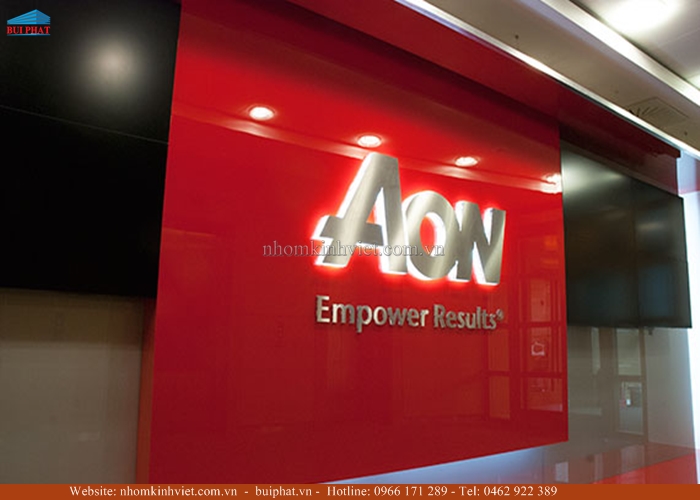 Kính màu làm logo biển quảng cáo