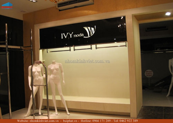 Kính màu làm logo biển quảng cáo