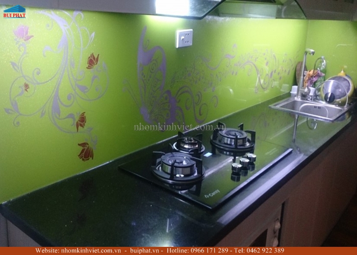 Kính ốp bếp hoa văn