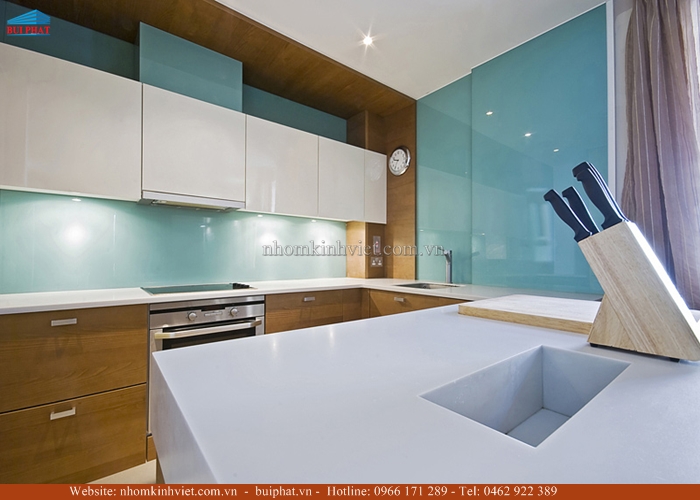 Kính ốp bếp màu xanh lơ KOB05