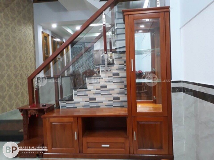 Lắp cầu thang kính cường lực 515 Lý Thường Kiệt, Tân Bình