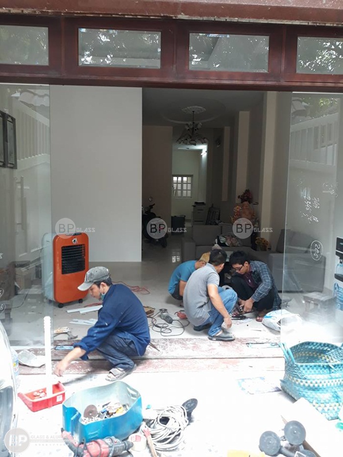 Lắp cửa kính cường lực mặt tiền đẹp tại An Phú, Quận 2, HCM