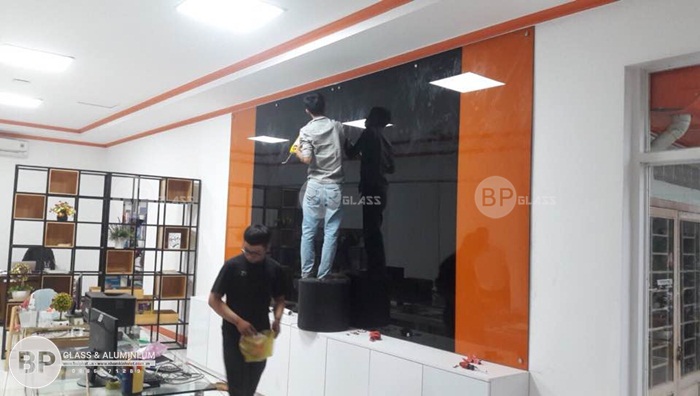 Lắp cửa kính, vách kính cho Hội Trường Sơn Đại sứ quán