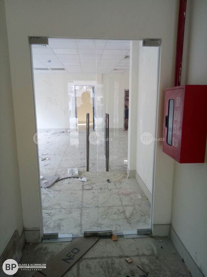 Cửa thủy lực tại Tòa DD Building 151 Bạch Đằng, P2, Tân Bình