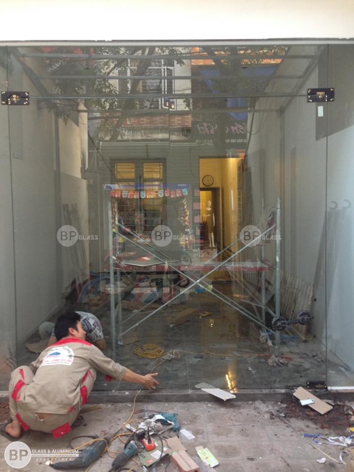 Lắp cửa thủy lực 1 cánh, 2 cánh bản lề sàn tại Lĩnh Nam