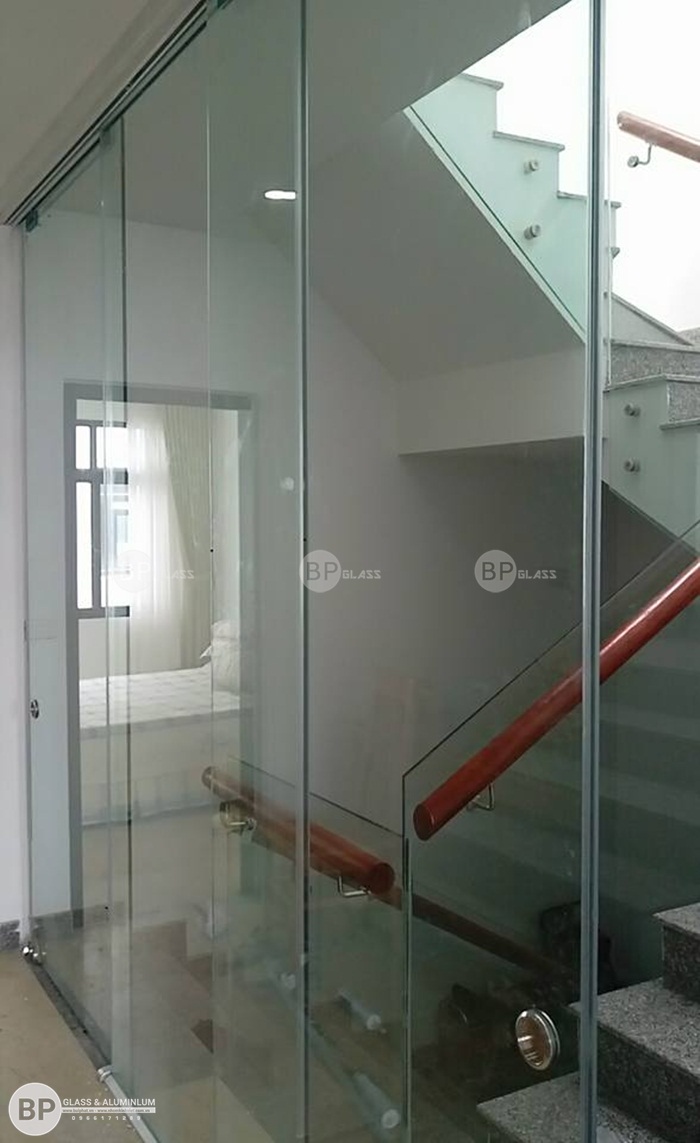 Cửa kính trượt khóa bán nguyệt tại Hàm Nghi Từ Liêm HN