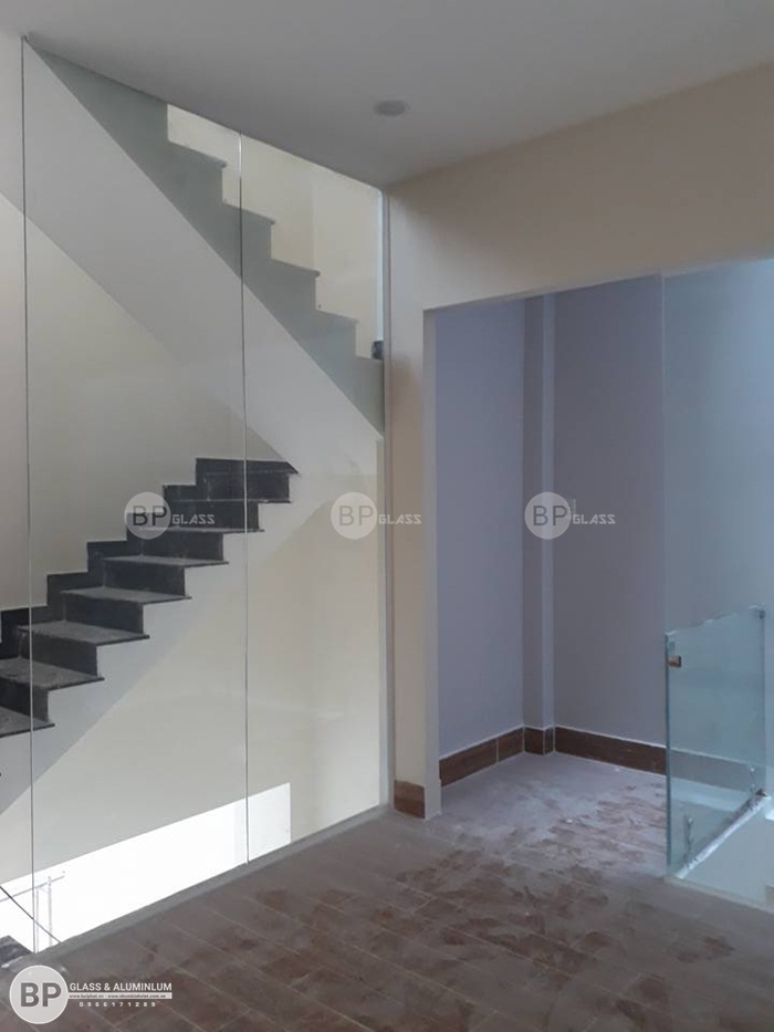 Thi công vách cửa lan can kính Anh Thạch Quận 8, HCM
