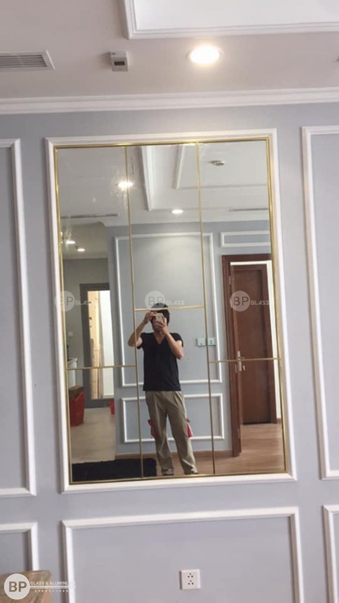 Gương ghép ô trang trí dán tường nhà anh Tùng Timecity