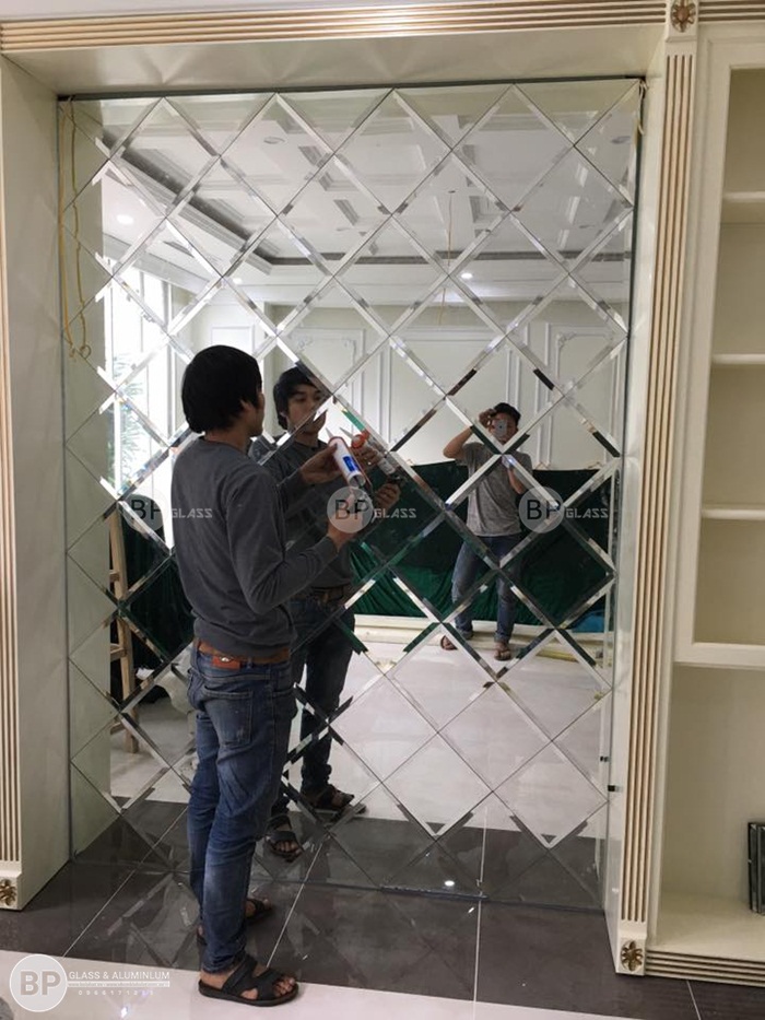Thi công gương trang trí ghép ô tại 167 Quang Trung Hà Đông