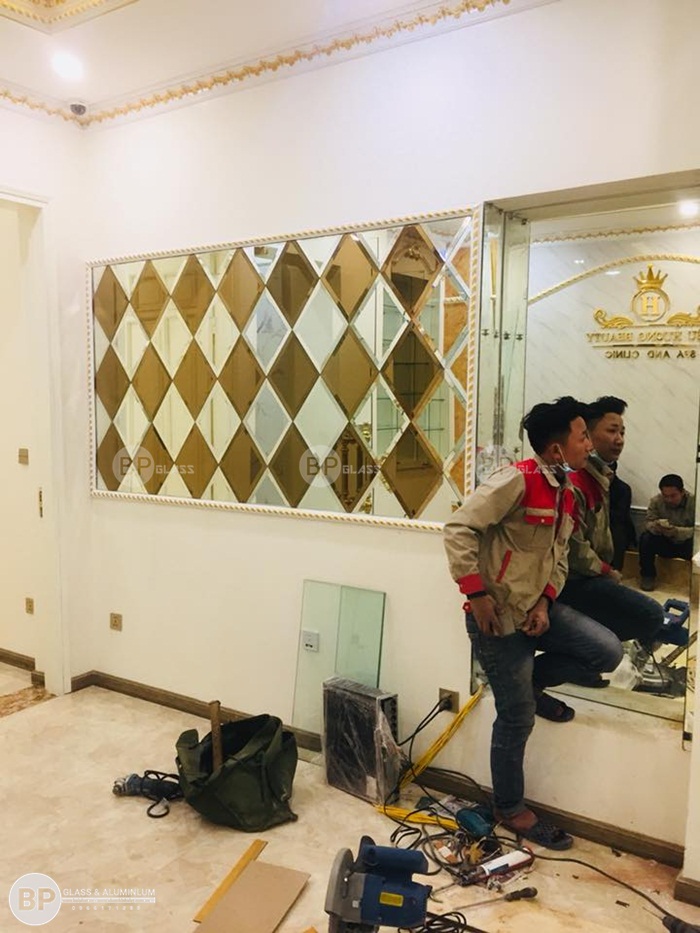 Thi công gương ghép ô quả trám tại số 7, Nguyễn Biểu