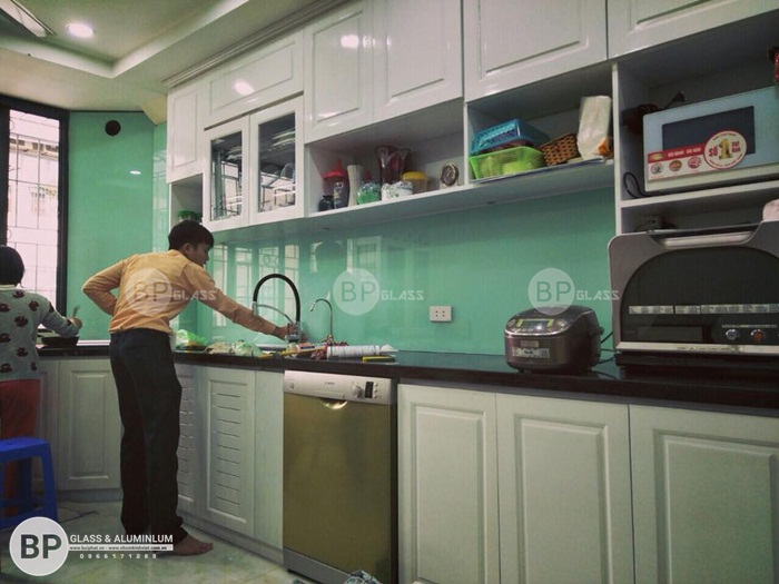 Hoàn thiện kính bếp cường lực lắp nhà chị Thủy Trường Trinh