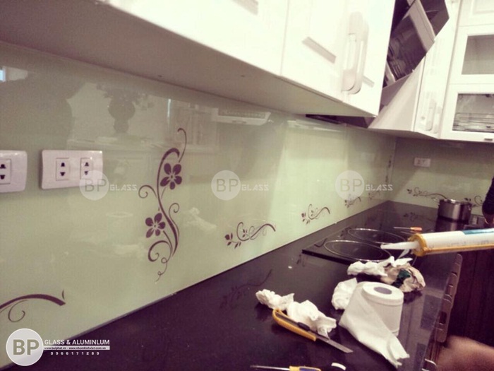 Kính bếp họa tiết trang trí tại Kđt Ao Sào Thịnh Liệt