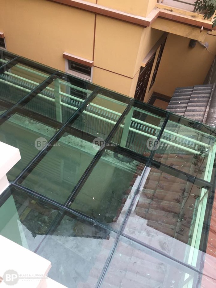 Thi công mái che kính cường lực khung sắt anh Huy Lĩnh Nam