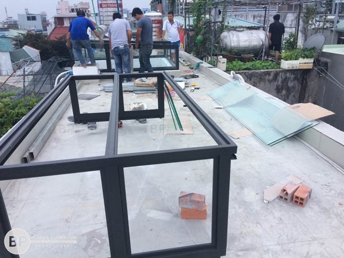 Lắp mái kính tự động số 984 Nguyễn Kiệm Quận 3, HCM