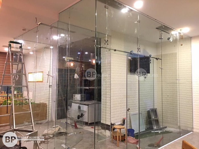 Lắp vách kính thủy lực số 1 Phạm Huy Thông Ba Đình