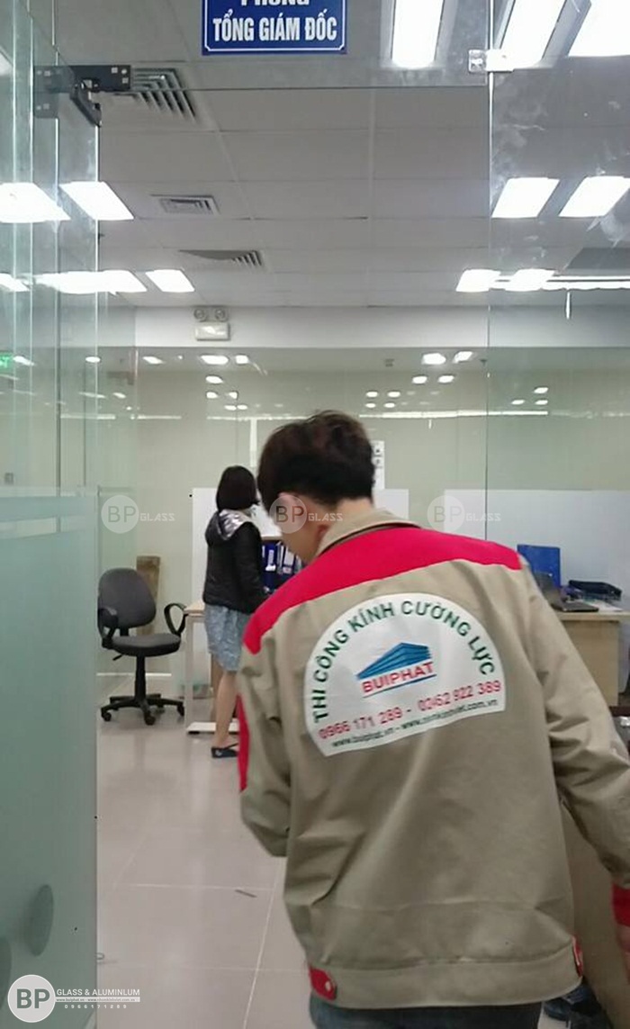 Thi công vách kính văn phòng cho tòa Firezone C14 Bắc Hà