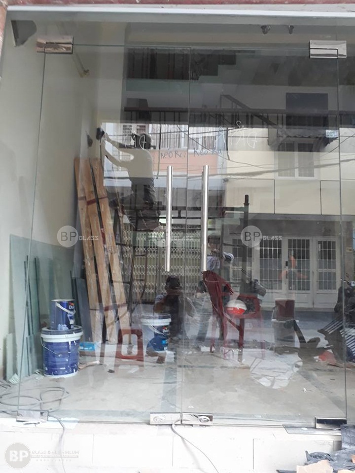Thi công cửa thủy lực giá rẻ tại quận 11 hồ Chí Minh