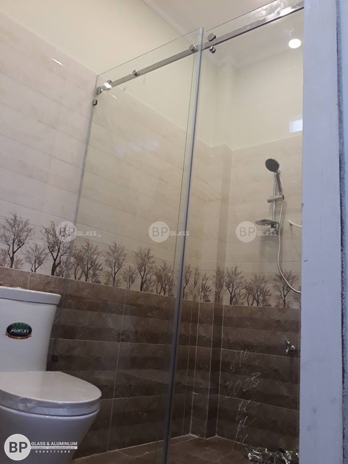 Lắp phòng tắm kính trượt tại 219 Lý Chính Thắng Quận 3 Lắp phòng tắm kính trượt tại 219 Lý Chính Thắng Quận 3