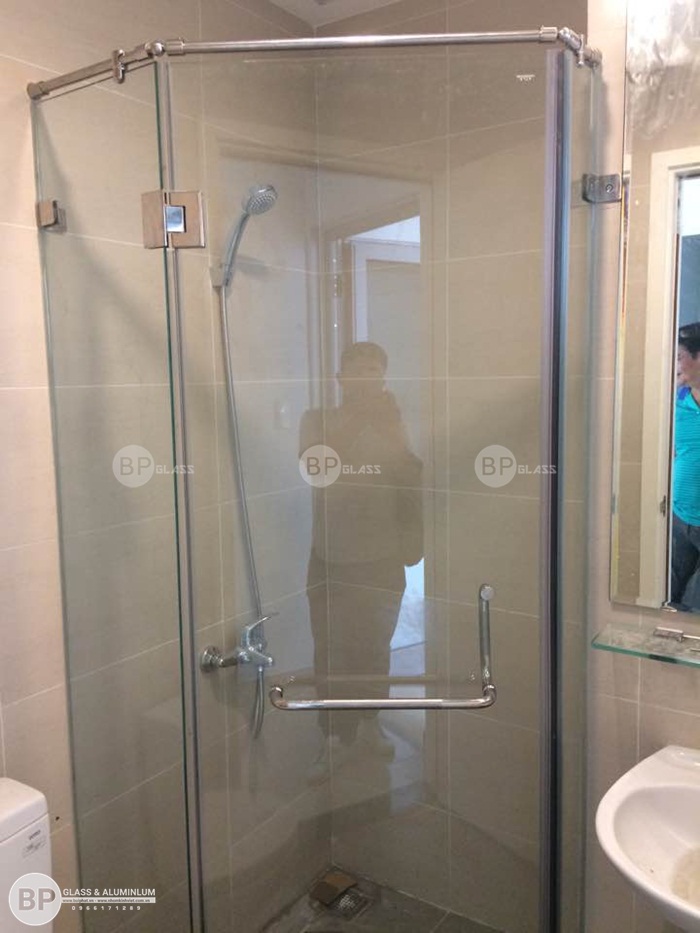 Thi công phòng tắm kính cường lực tại số 239 Quận Thủ Đức