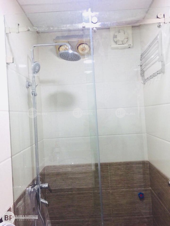 Lắp vách tắm kính lùa 10x30 cho chị Anh 28B Điện Biên Phủ