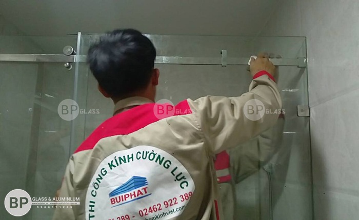 Lắp vách tắm kính lùa cho nhà bác Vệ Trung Hòa Cầu Giấy