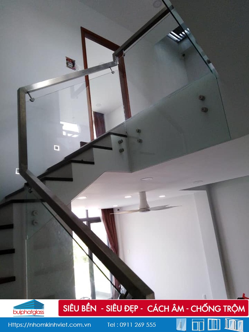 Lắp lan can cầu thang kính inox pass đơn tại Quận 9, TP HCM