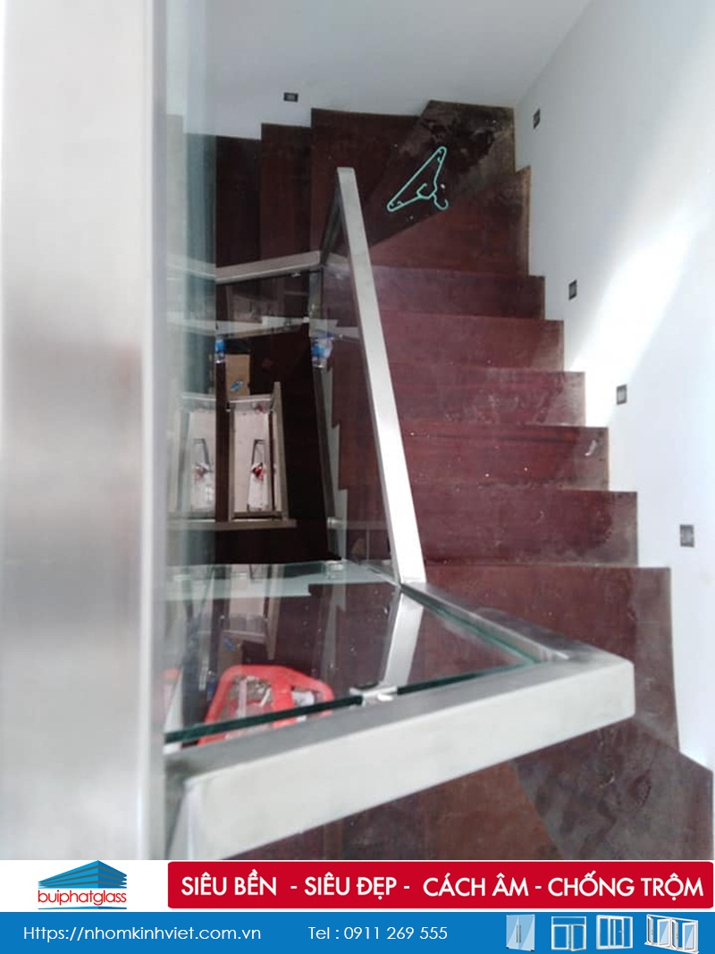 Lắp lan can cầu thang kính inox pass đơn tại Quận 9, TP HCM