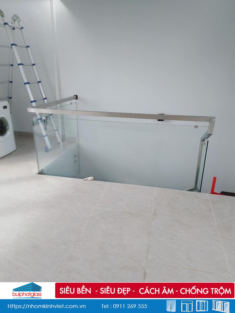 Lắp lan can cầu thang kính inox pass đơn tại Quận 9, TP HCM