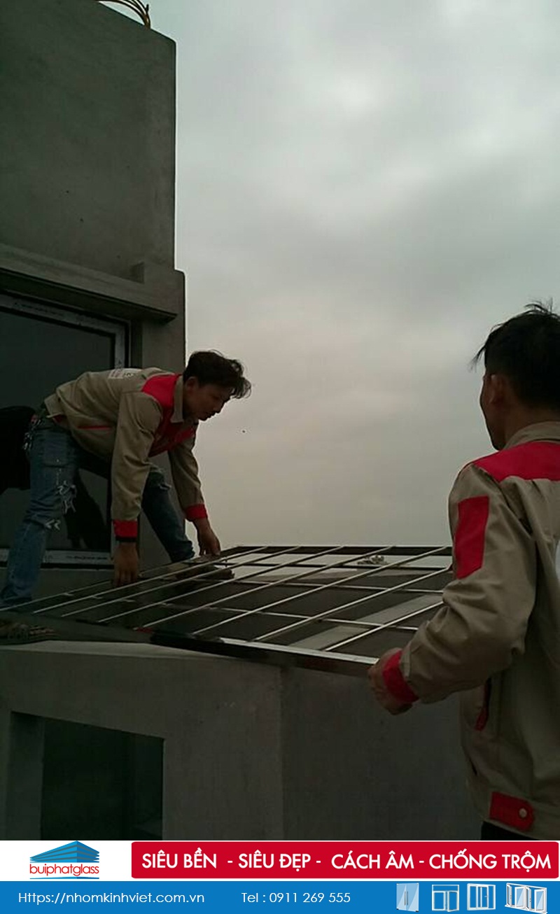 Lắp mái tum kính cường lực cho nhà anh Tài kdt Dương Nội