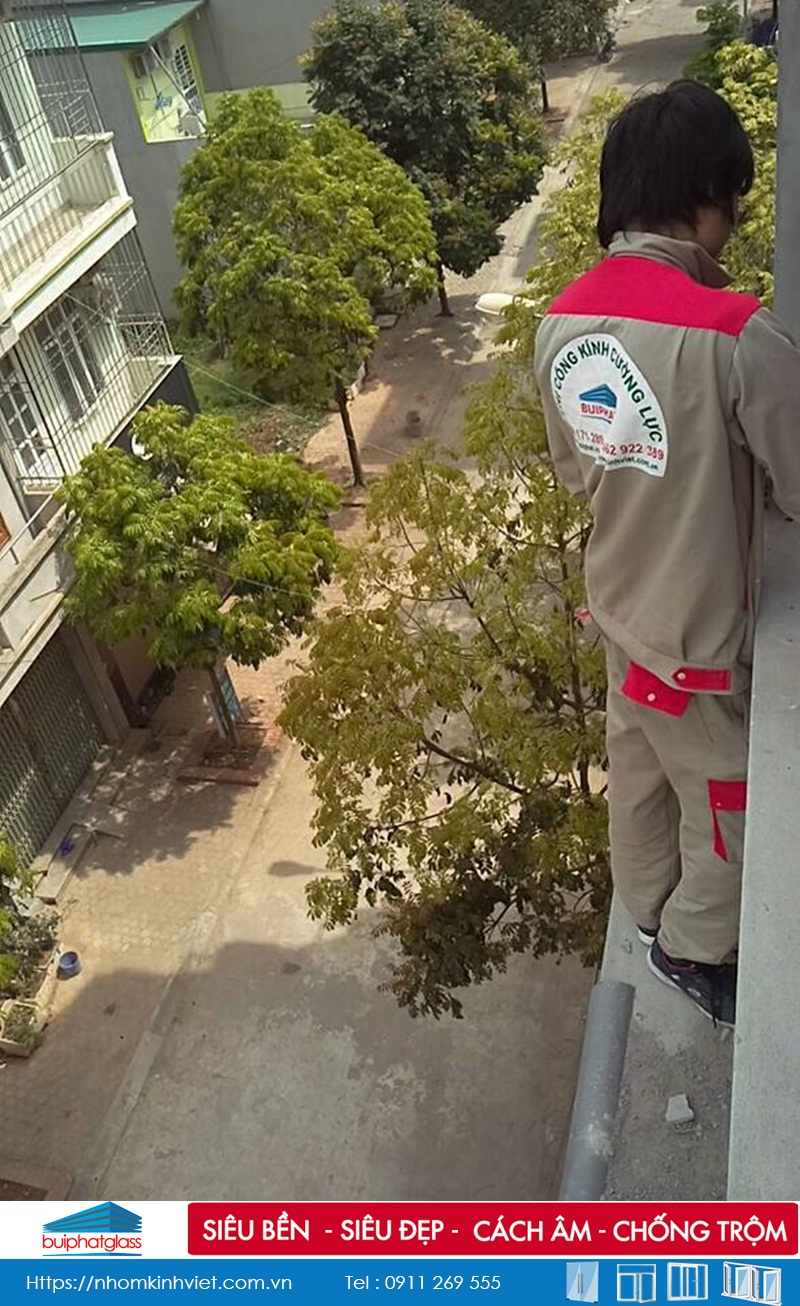 Lắp mái tum kính cường lực cho nhà anh Tài kdt Dương Nội