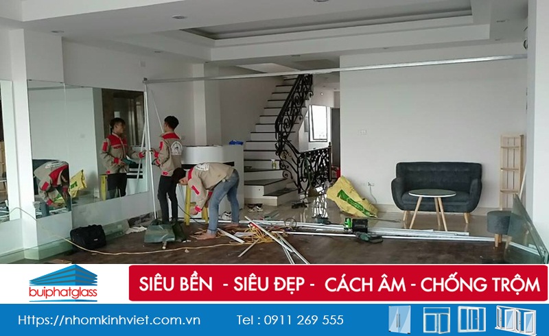 Thi công cửa kính trượt lùa phi 25 tại số 64 Hào Nam 
