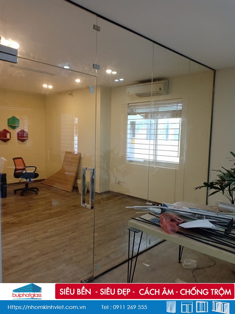 Mẫu cửa kính văn phòng lắp tại ngõ 33 Lưu Hữu Phước Mỹ Đình