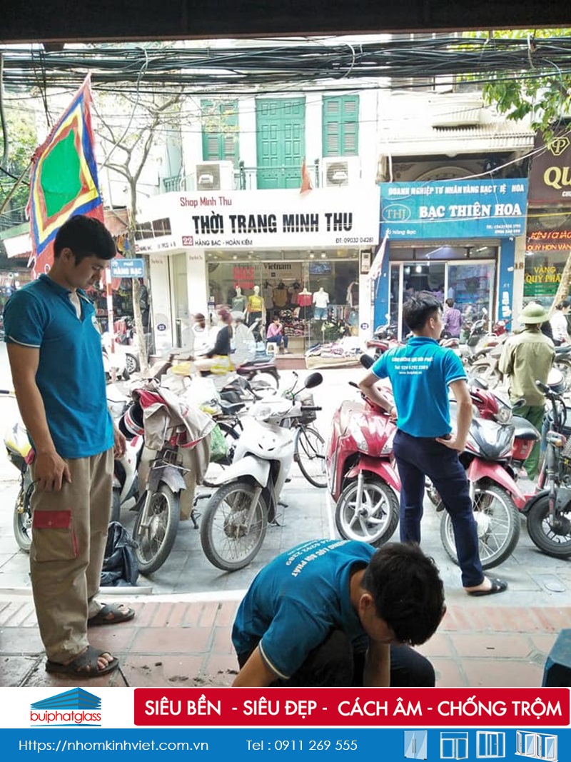 Cửa kính tại Công Ty MêKong Quits số 13 Hàng Bạc