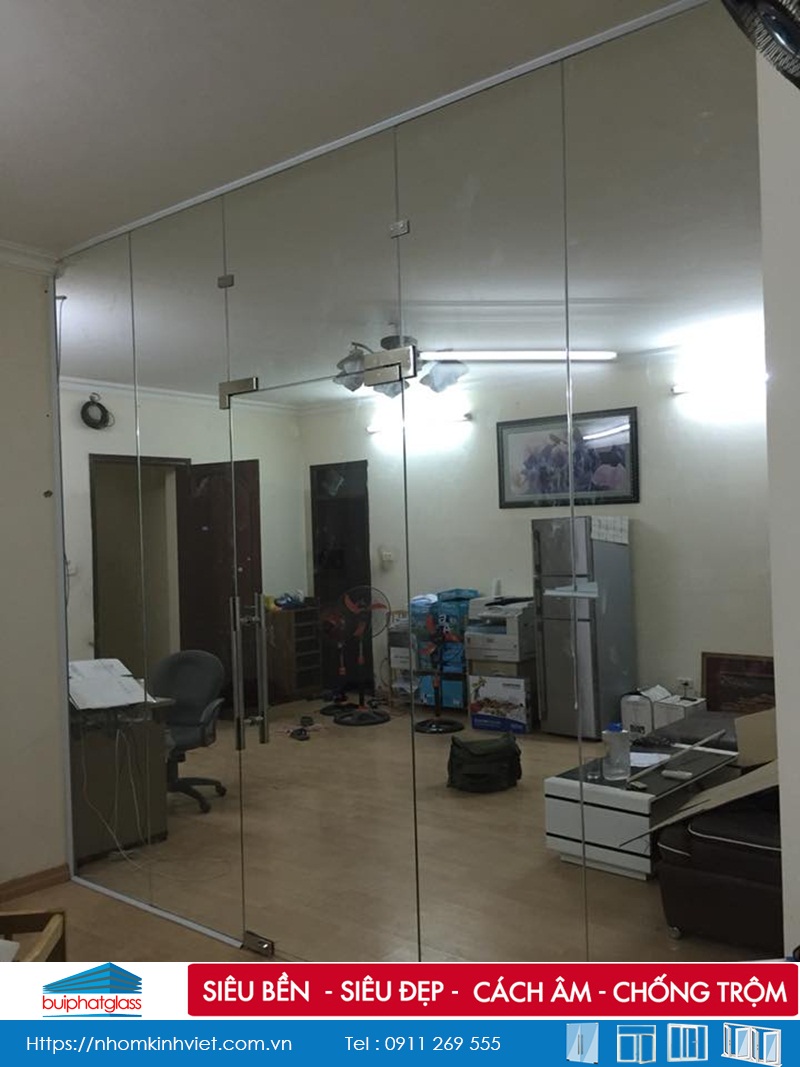 Thi công cửa kính thủy lực tại nhà chú Bình số 54 Ngã Tư Sở