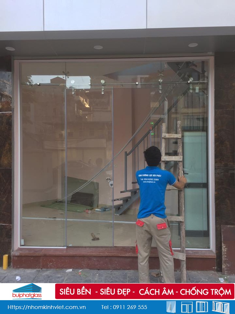 Lắp cửa lùa kính trượt treo phi 25 tại 678 Minh Khai, Hà Nội