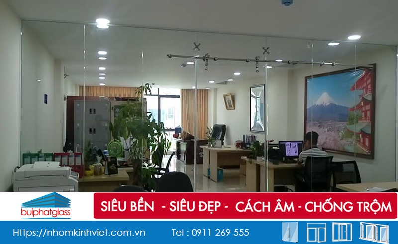 Vách cửa kính văn phòng tại 35 Nguyễn Văn Huyên, Cầu Giấy