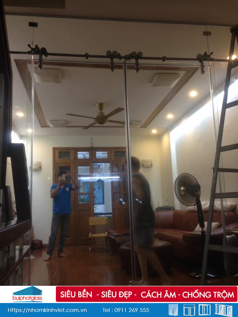 Lắp cửa kính cường lực cho gia đình bác Luật 111 Nguyễn Xiển