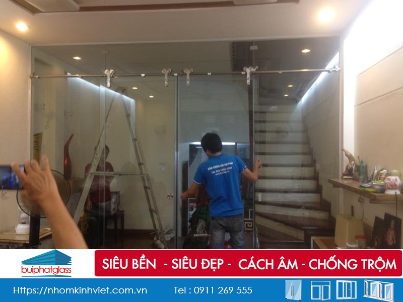 Lắp cửa kính cường lực cho gia đình bác Luật 111 Nguyễn Xiển
