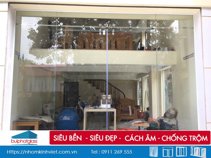 Cửa kính lùa mặt tiền, lan can kính nhà chú Hậu Đông Ngạc
