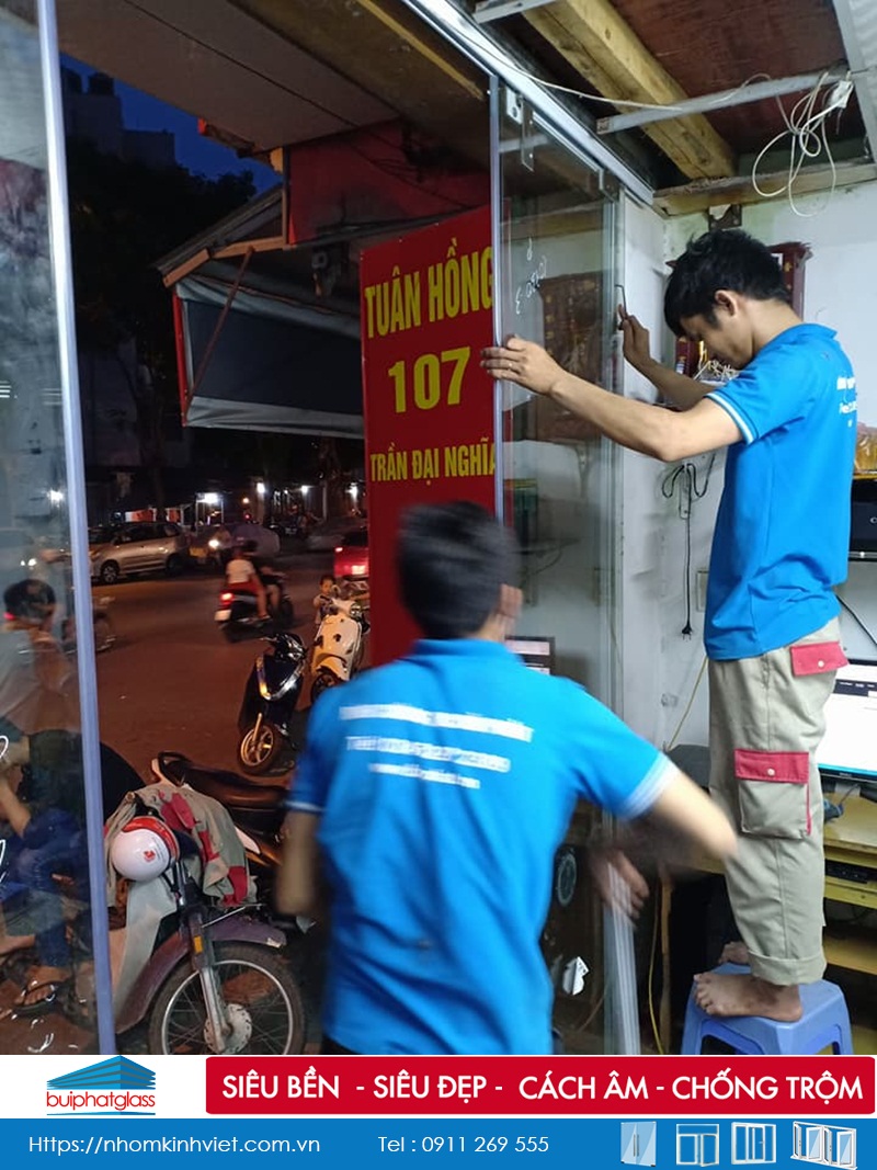 Cửa kính cách âm cho quán photocopy tại 107 Trần Đại Nghĩa