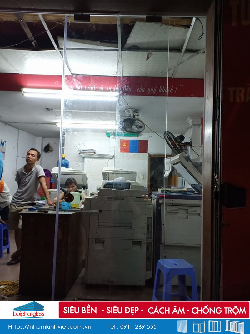 Cửa kính cách âm cho quán photocopy tại 107 Trần Đại Nghĩa
