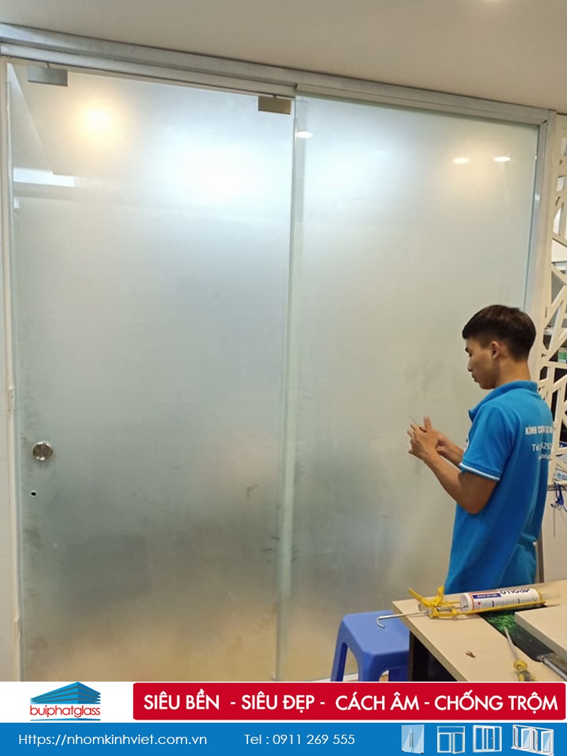 Lắp đặt cửa kính 10mm tại số 275 Nguyễn Trãi, Thanh Xuân HN