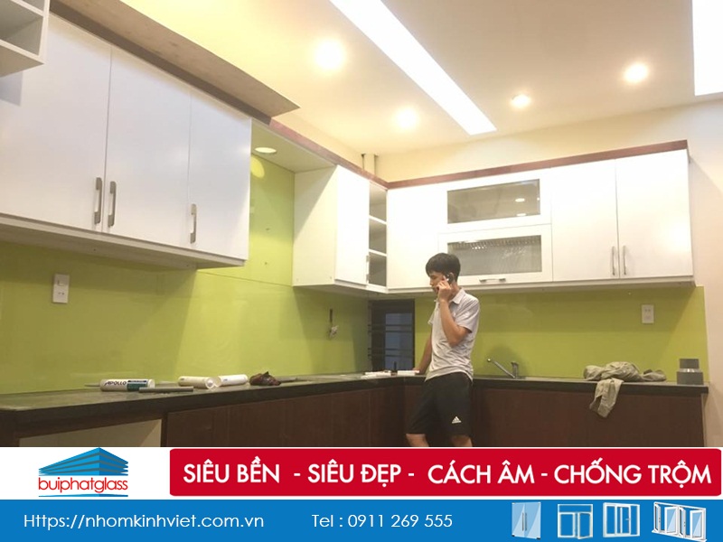 Công trình cửa lùa, kính bếp, cầu thang tại hầm Kim Liên