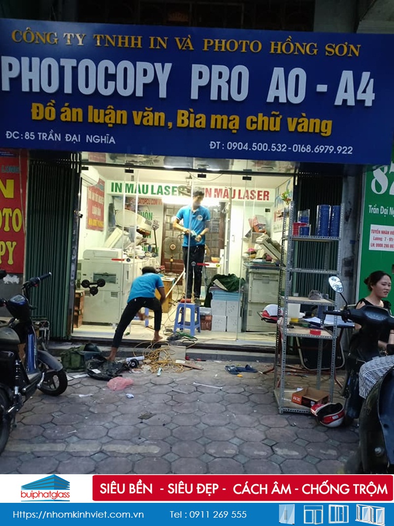 Lắp cửa kính an toàn cho quán photo in ấn tại Trần Đại Nghĩa