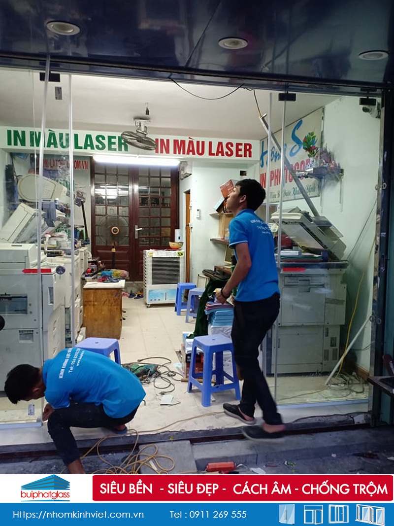 Lắp cửa kính an toàn cho quán photo in ấn tại Trần Đại Nghĩa