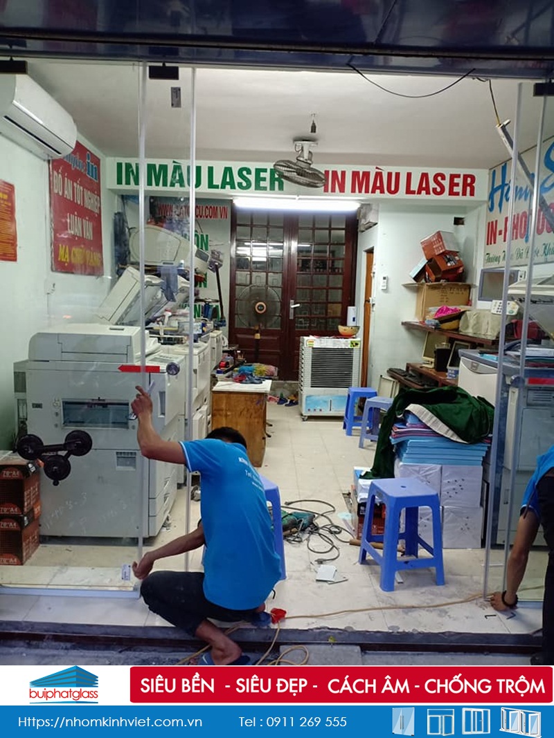 Lắp cửa kính an toàn cho quán photo in ấn tại Trần Đại Nghĩa