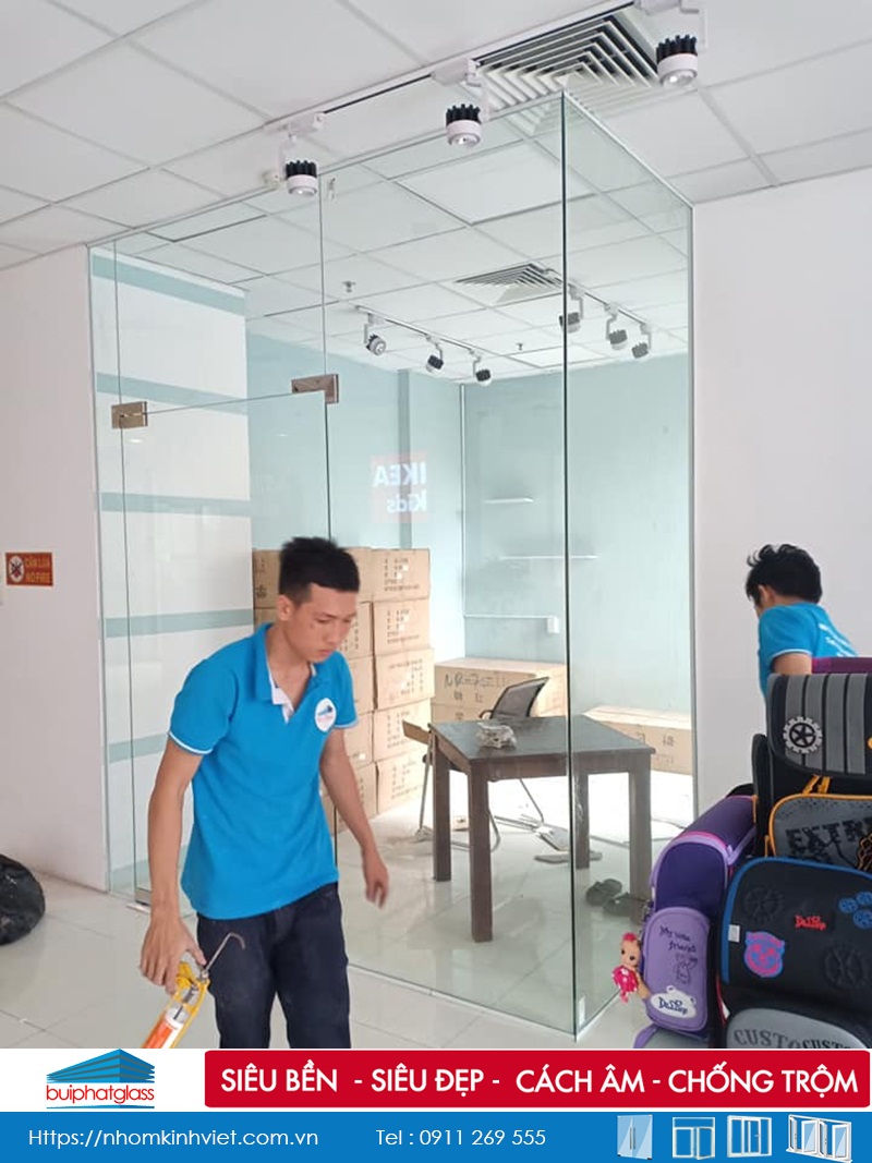Thi công cửa kính ngăn văn phòng tại số 116 Trung Kính, HN
