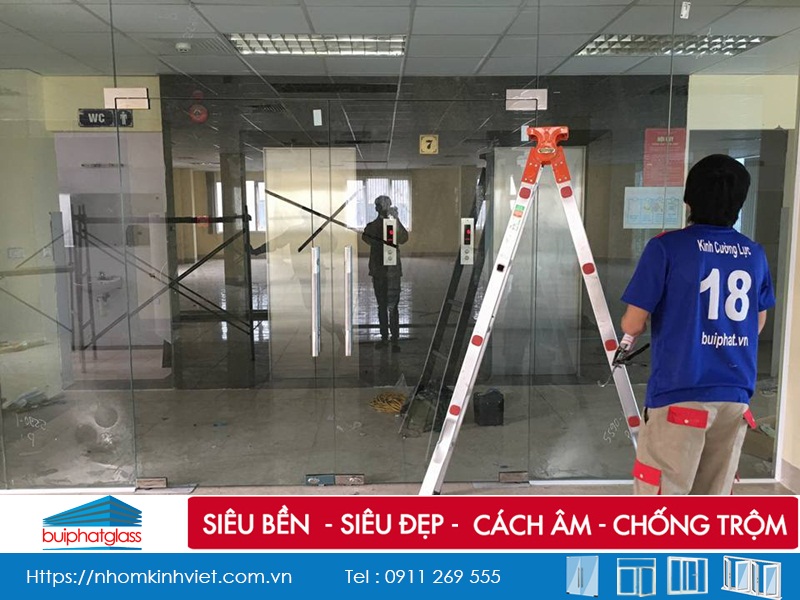 Lắp đặt cửa kính cường lực tại 168 tòa chung cư Nguyễn Xiển 