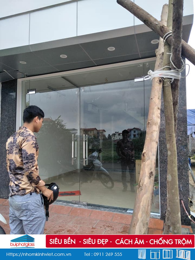 Lắp cửa kính mặt tiền phụ kiện adler tại Đông Dư, Gia Lâm HN